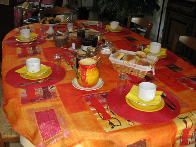 La terrasse pour le petit déjeuner l'été